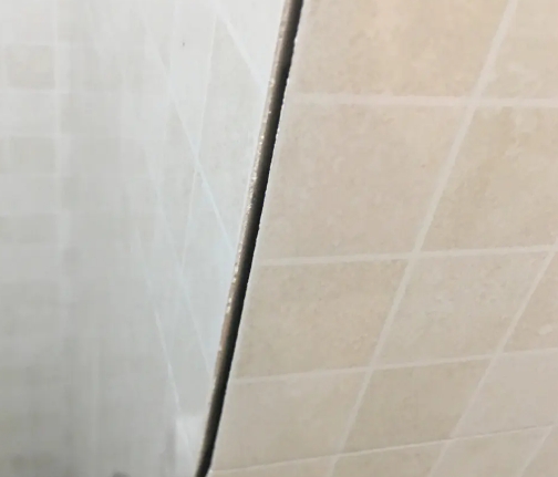 锡林郭勒盟瓷砖空鼓维修公司分享阳台瓷砖脱落的修复过程可以分为以下几个步骤