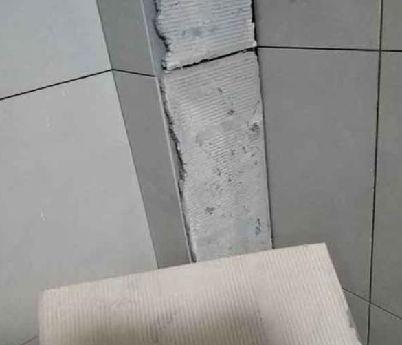 锡林郭勒盟瓷砖空鼓维修公司分享下厨房瓷砖脱落的补救措施。